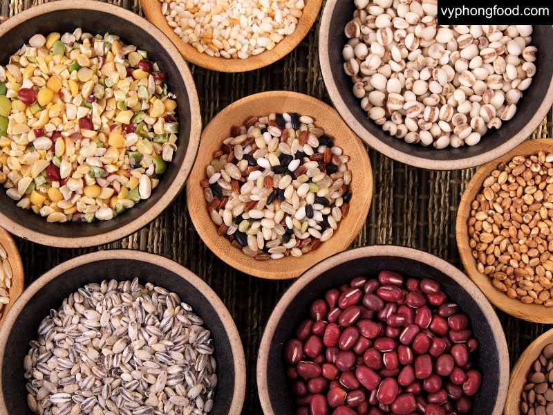 Hình ảnh minh họa sử dụng thực phẩm chay ăn liền đúng cách — đọc nhãn, bảo quản theo hướng dẫn, pha bột ngũ cốc dinh dưỡng greenmax đài loan, mua từ vyphongfood để đảm bảo an toàn thực phẩm.