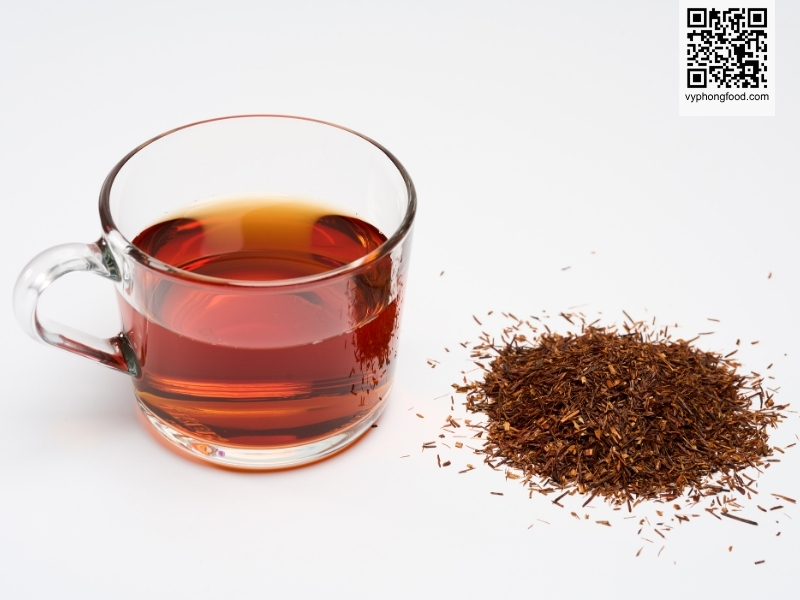 Organic farming of rooibos tea in the Cederberg region, showcasing sustainable cultivation by African Dawn and its official import to Vietnam through vyphongfood.com.