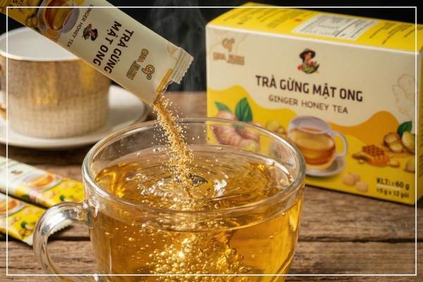 Sản phẩm Trà gừng mật ong hòa tan QNA Farm 60g giúp phát huy tối đa công dụng của trà gừng với mật ong cho sức khỏe văn phòng.